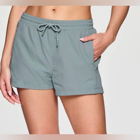Avalanche Pants - Avalanche Mint Green Riverbank Ripstop Shorts, Size Small EUC Elastic waist